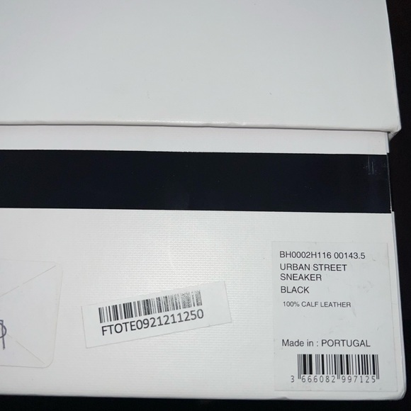 Givenchy Mens Embossed Sneakers - Picture 4 of 4